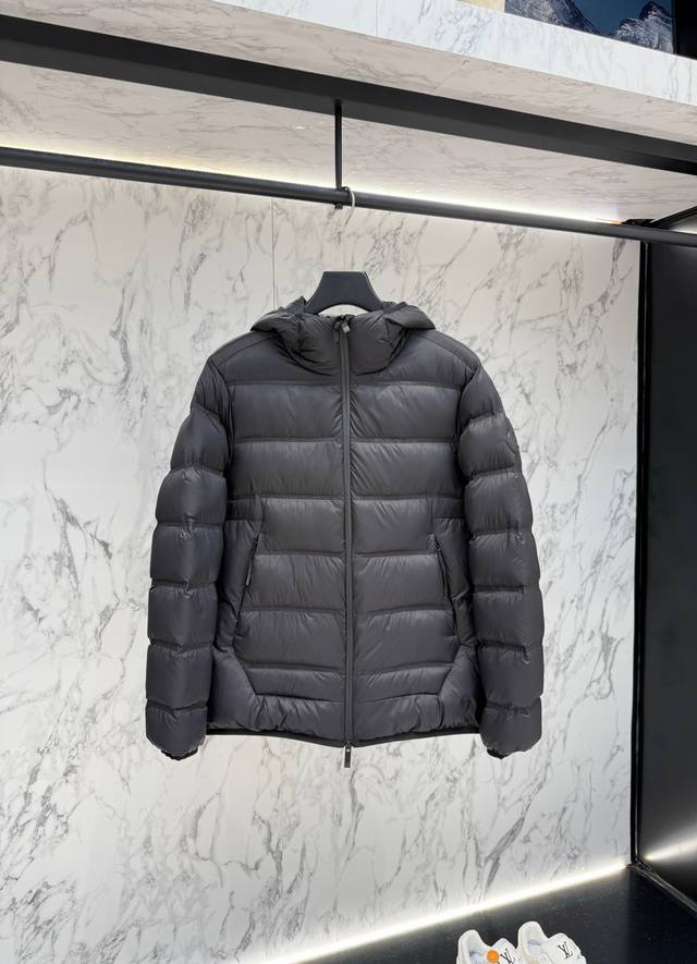 Momo release price Moncler down jacket 2025 latest fashion designer down jacket.
