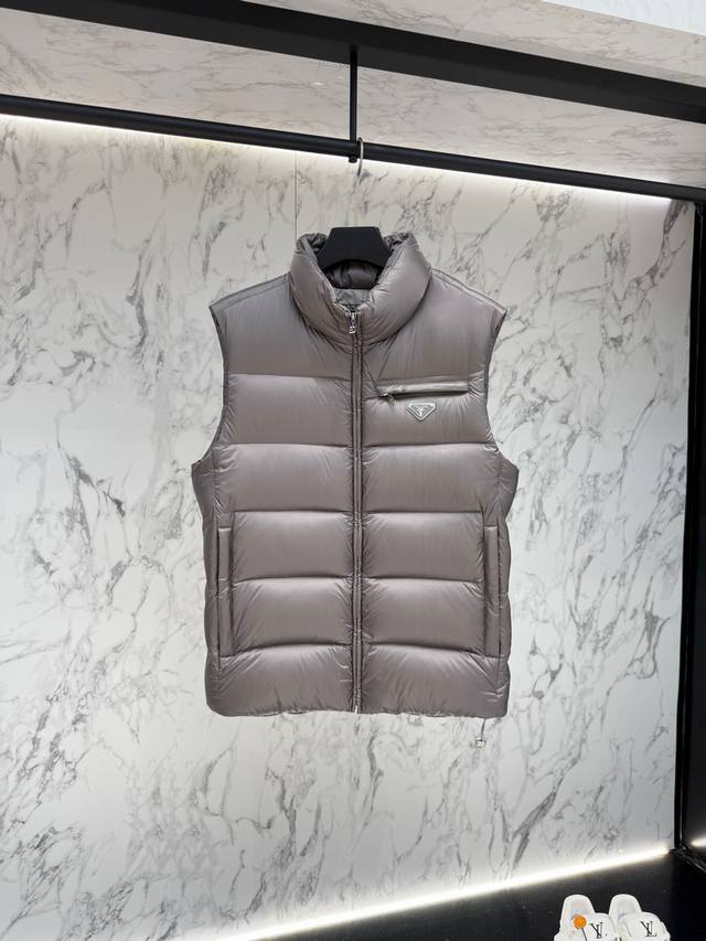 Momo Release Price Prada's new jacquard nylon down jacket with a small metal log