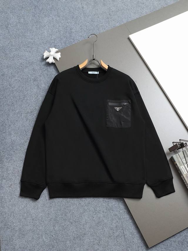 Bq Prad* Slightly Wide Fit Prada 25Ss new round-neck sweatshirt with a triangula