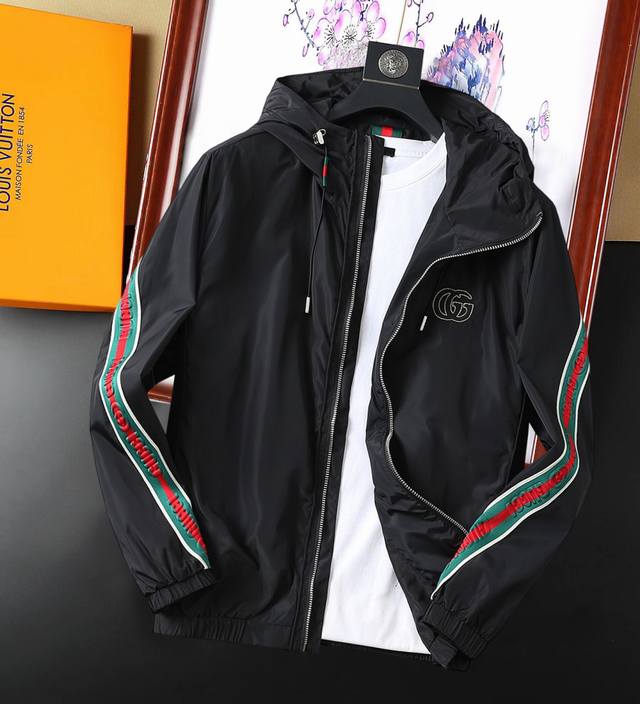 Gucci's new spring 2025 hit, casual and fashionable jacket. This ultra-avant-gar