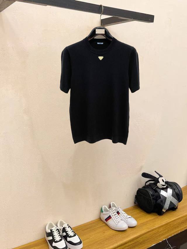 Imported Lyocell wool knit, pilling-free, snag-free Prada 2025 Fall/Winter coll