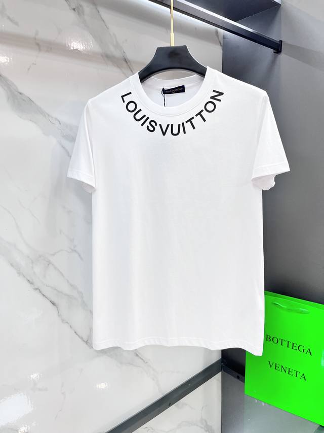 Lv Louis Vuitton's collared, lettered short-sleeved T-shirt, unisex, features a