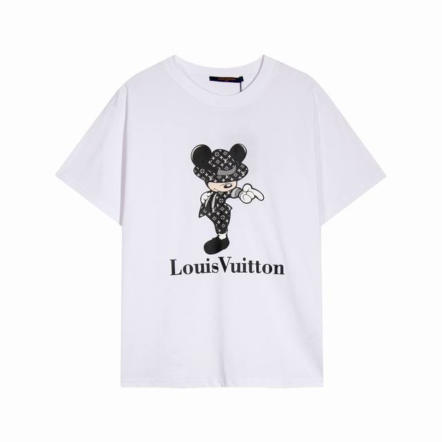 High-quality, exclusive custom design, featuring a crewneck short-sleeved shirt
