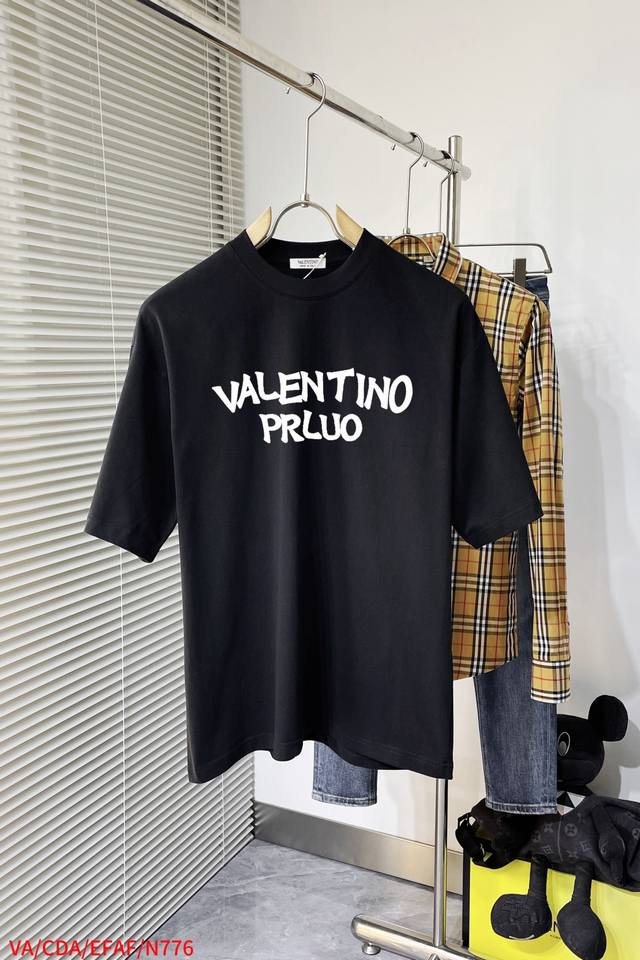 N776 Va Valentino's new double-layer, heavily crafted, letter-printed short-slee