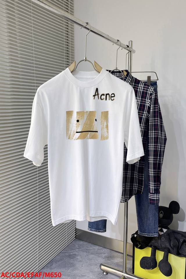 M650 Ac Acne's new double-layer, heavily-printed, monogrammed short-sleeved T-sh