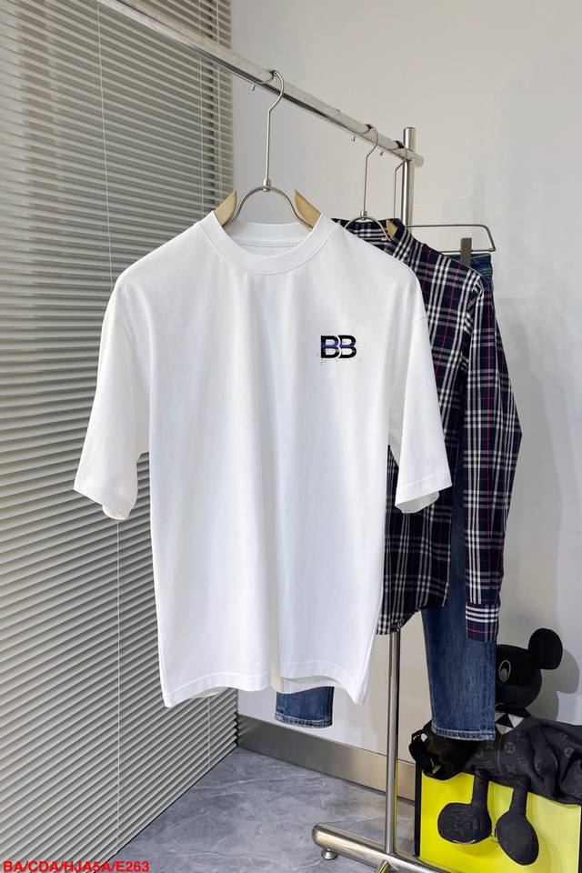 E263 Ba Balenciaga's new double-layer, heavily crafted, monogrammed short-sleeve