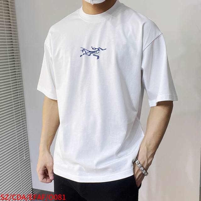 O081 Sz Arc'teryx's new double-layer, heavily-printed, letter-printed short-slee