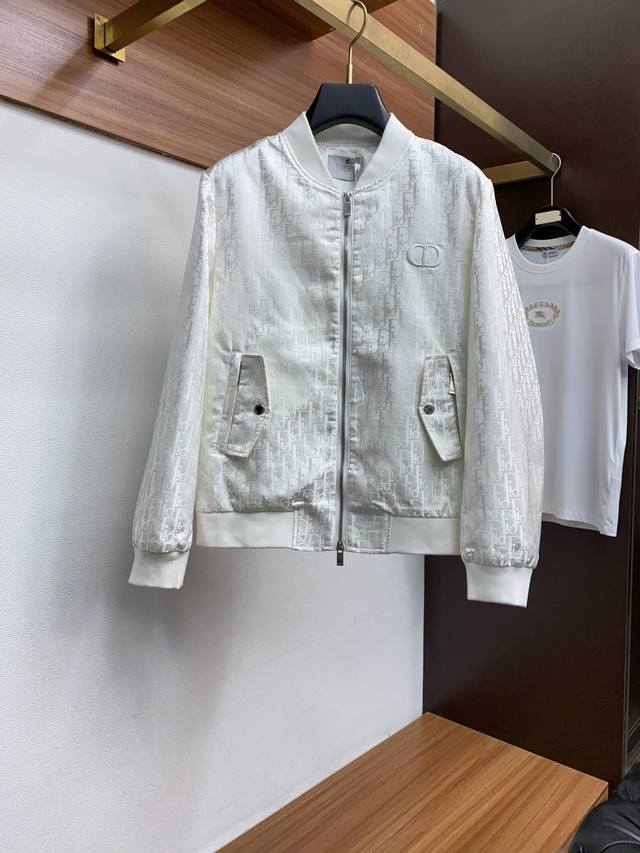 Dior 25Ss' latest classic baseball collar jacket, with a stylish and cool design