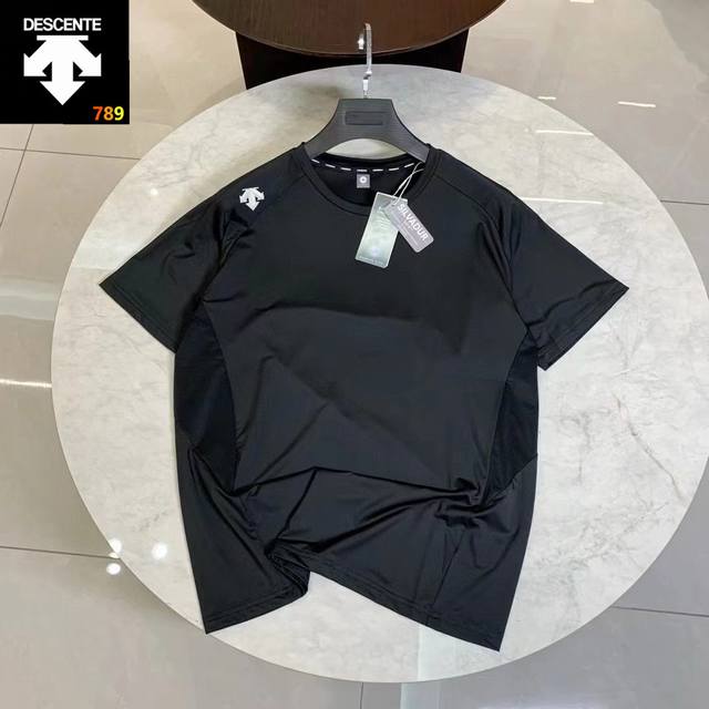 Descente's super cost-effective running model, the fabric is 87 nylon and 13 spa