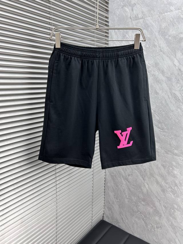 Lv''2025Ss new summer casual shorts, with a full sense of design, are very suita