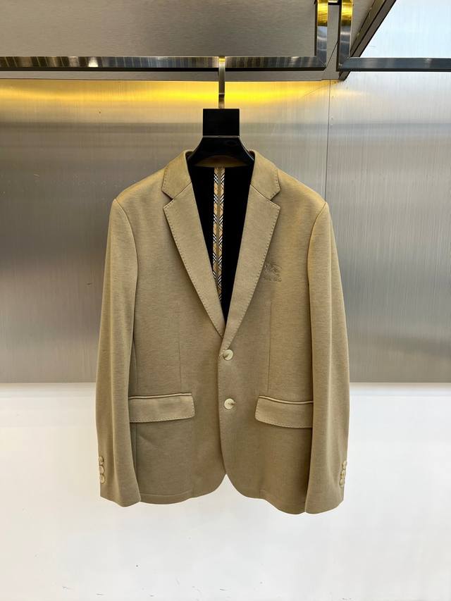features Burberry and 25Fw's new fall/winter wool suits. These suits are delica