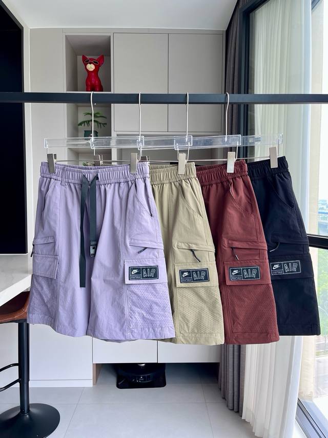 Nike Cargo Shorts with Large Pockets Nike Japanese-style cargo shorts with large