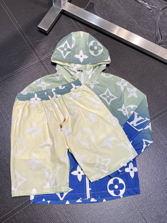set. Exclusively available from Louis Vuitton for the new spring/summer collect