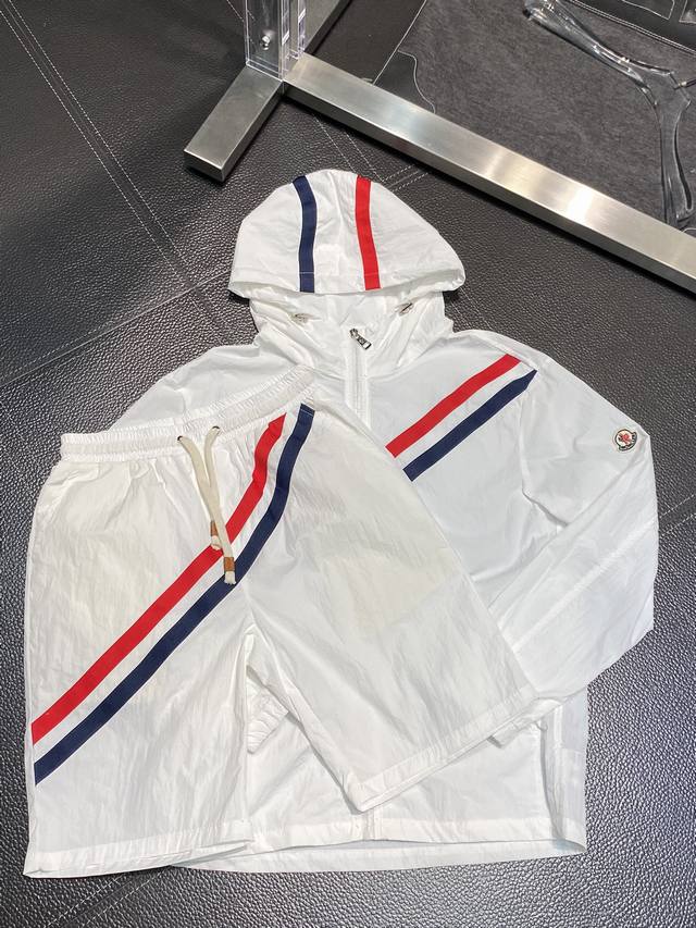 set. Exclusively available from Moncler for the new spring/summer collection, t