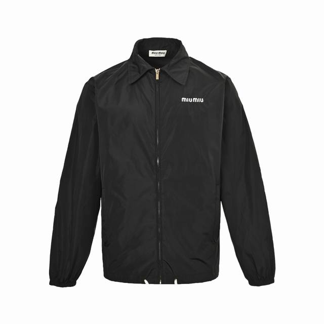 Miu Miu small logo nylon jacket Made of nylon, it is lightweight, wear-resistant