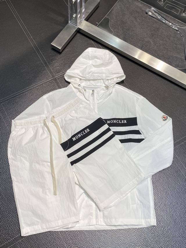 set. Exclusively available for Moncler's new spring/summer collection, this set