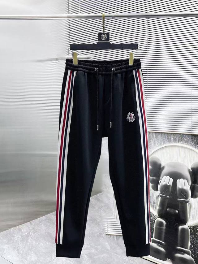 Moncler's new 2025 Spring/Summer casual pants! Available now on our official we