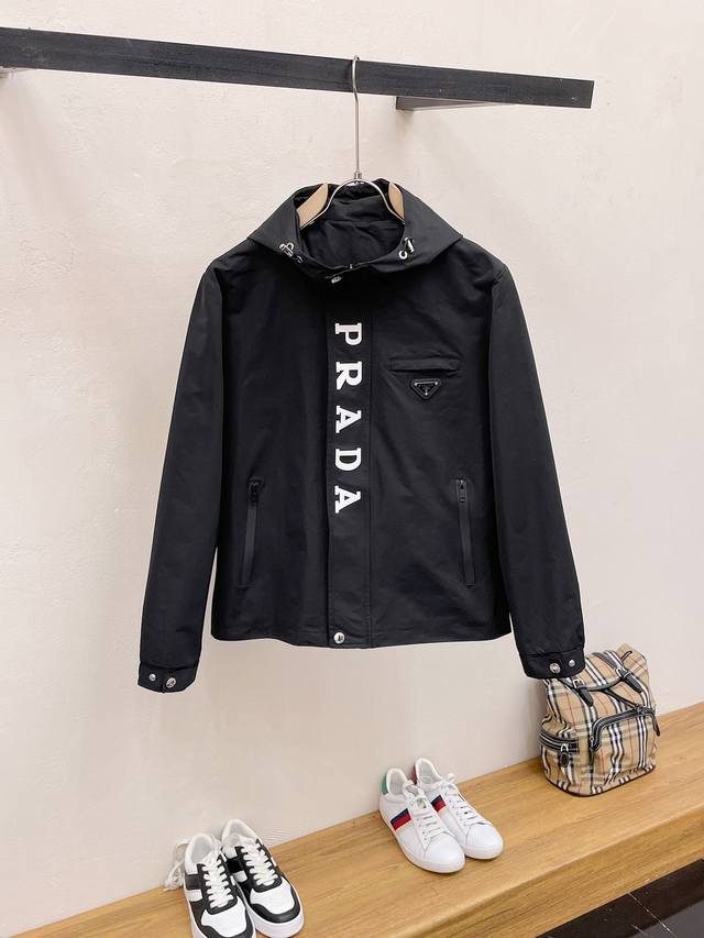 Prada's 2025 new hot-selling casual jacket features a cutting-edge design, refin