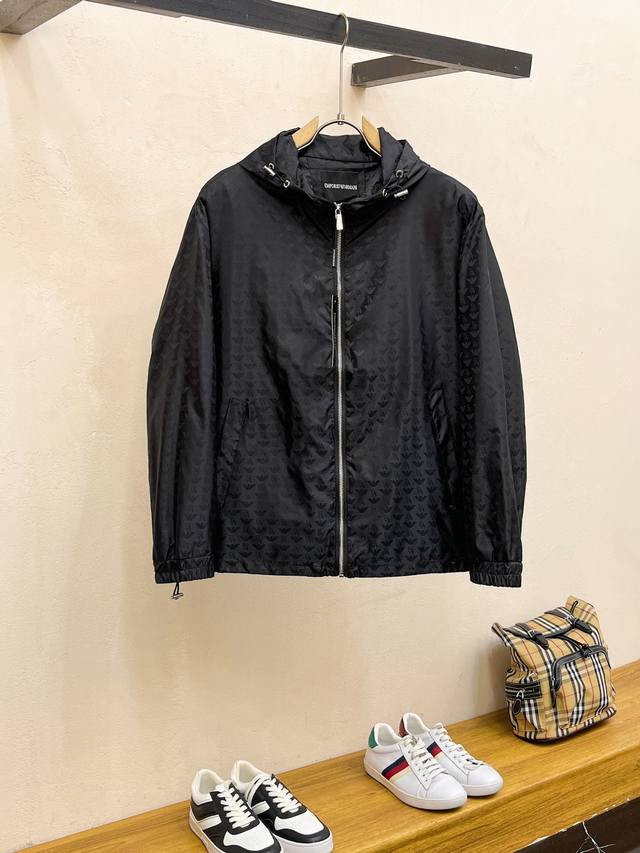 Armani's 2025 new hot-selling casual jacket, featuring a cutting-edge design, r