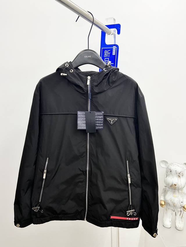 Same style as the official Prada website, with all three labels complete. Pre-sa
