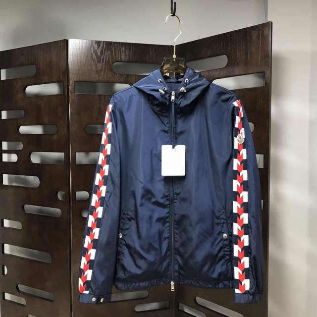 Qiu ` Moncler's new 2025 Spring/Summer unisex jacket features the brand's latest