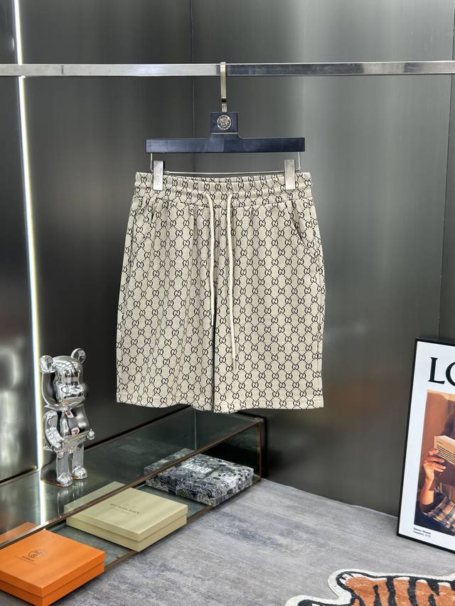 Jinc Gucci mainly promotes the new jacquard knitted shorts for spring and summer