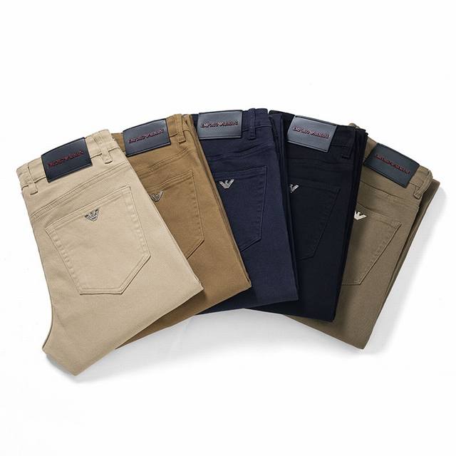 Armani's new men's casual business jeans for fall and winter. Loose straight-le