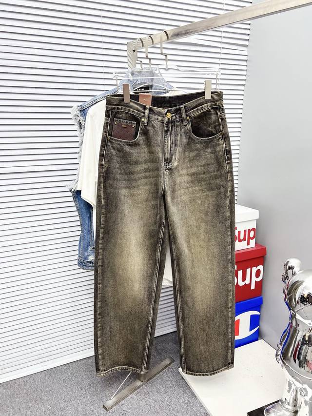 Lv men's fashionable wide-leg jeans, the official brochure and poster look! Made