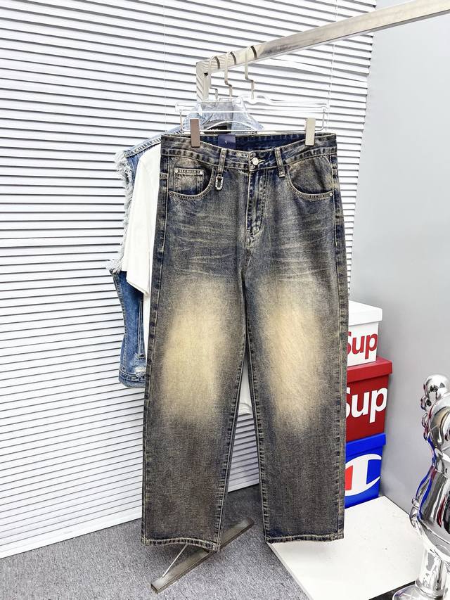Lv men's fashionable wide-leg jeans, the official brochure and poster look! Made