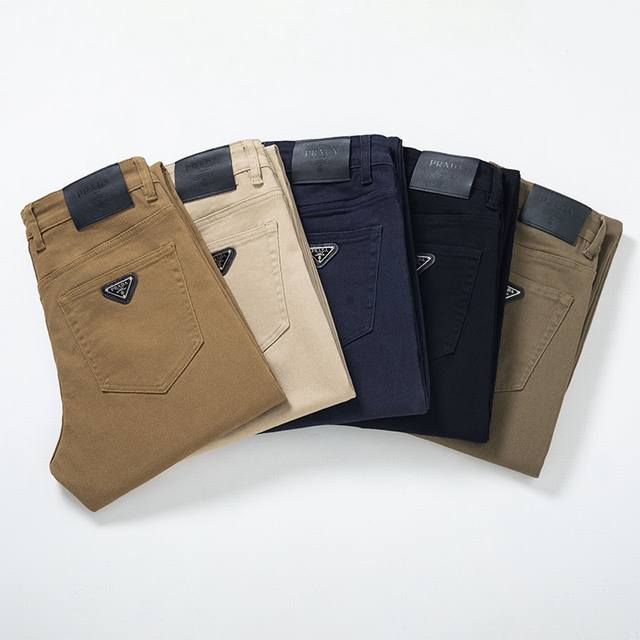 Prada's new fall/winter men's casual business jeans. Loose straight-leg formal