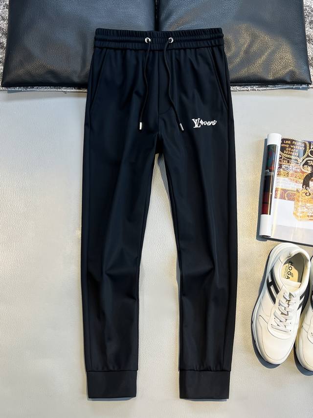 Lv# 2025 Autumn/Winter Casual Pants offer a refreshing aesthetic interpretation,