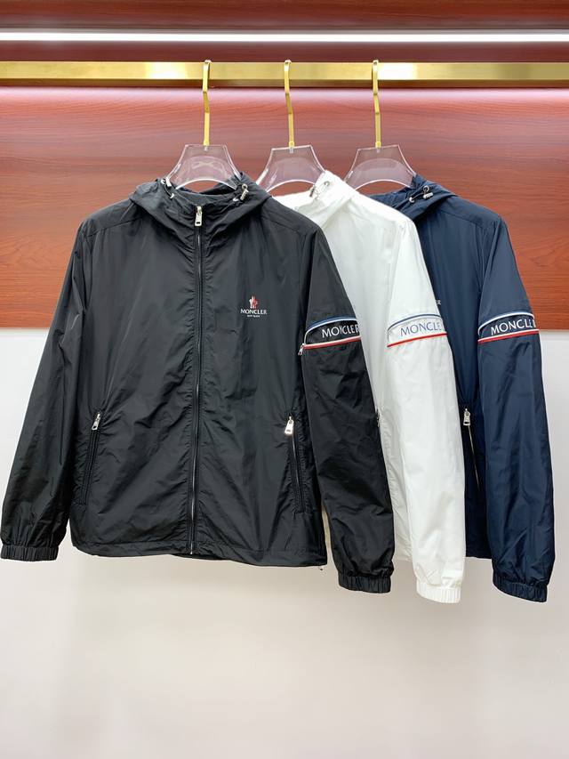 Moncler's 2025 Fall/Winter new hot-selling item, this stylish casual jacket is u