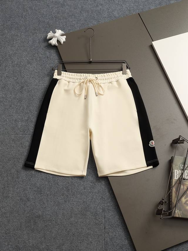 Moncler 25Ss counter-matched terry shorts for couples. Crafted from cotton terry