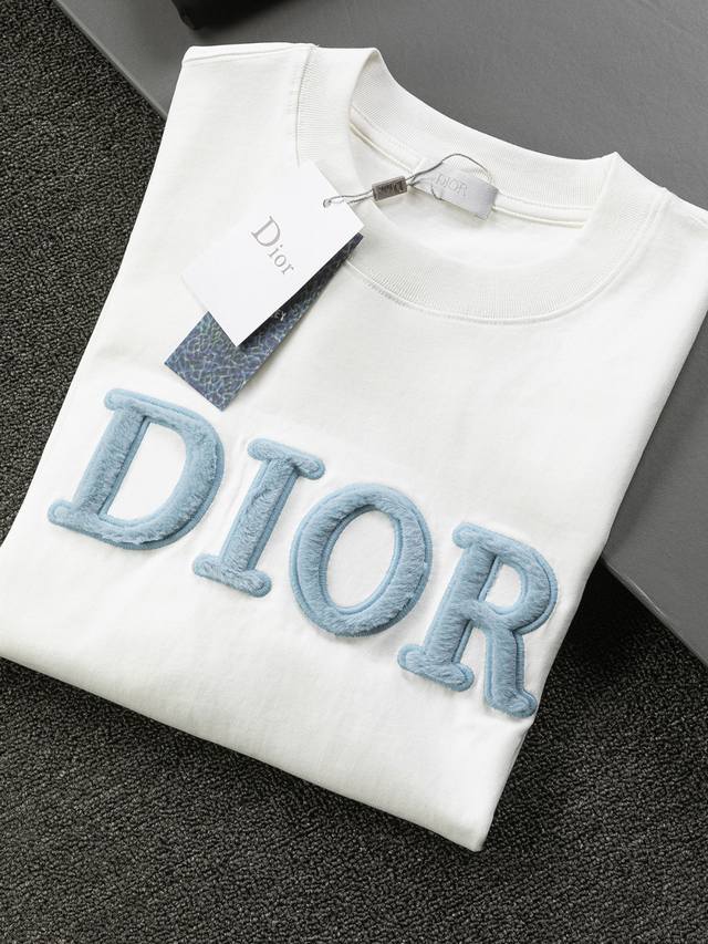 Dior's new, slightly oversized Cd 25Ss features an exclusive limited edition Dio