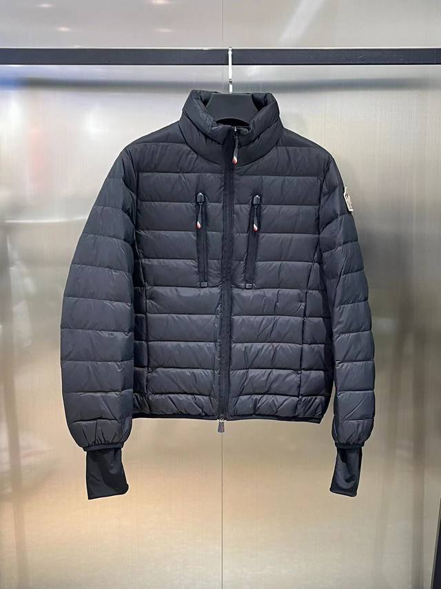 Moc24Fw Fashionable, lightweight down jacket for fall and winter! A short, stand