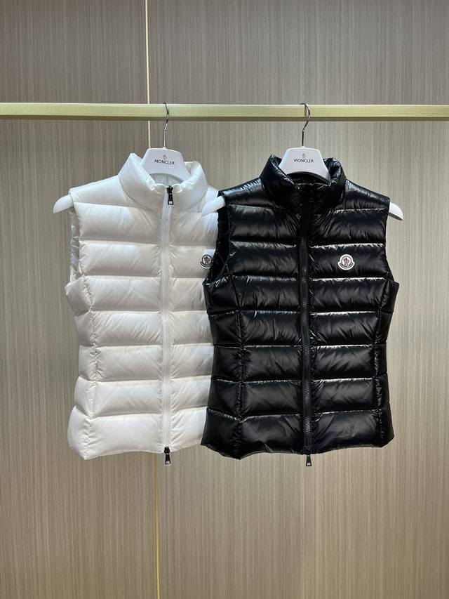 Moncler Down Vest, a flagship product from Moncler, a treasured treasure of the
