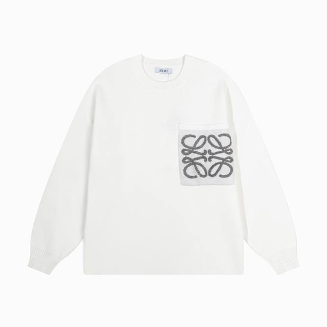 Loewe pocket letter logo embroidery DDD. Made from custom-dyed cotton yarn conta