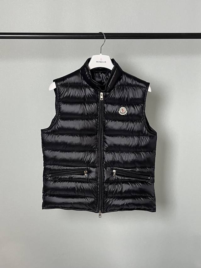 Monc1Er's classic lightweight vest has been updated with the new Moncler Gul Do