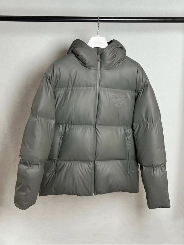 Prd Fw The Linea Rossa down jacket is a high-end product, available at the count
