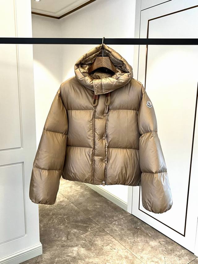 Moncler Down Jacket This year's new Moncler Borey women's two-in-one cropped dow