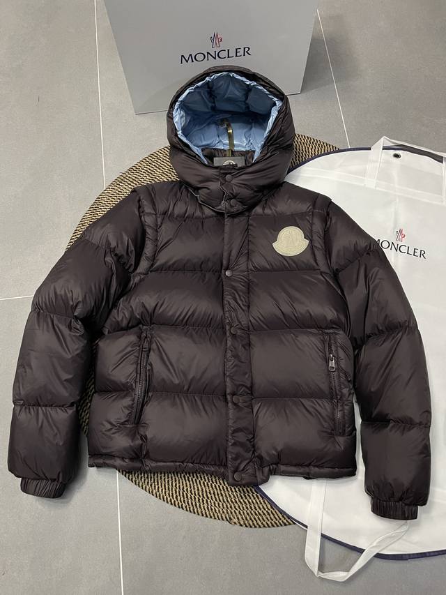 Moncler Cyclone 2-in-1 Premium Down Jacket. goose down filling, 320g in the sma