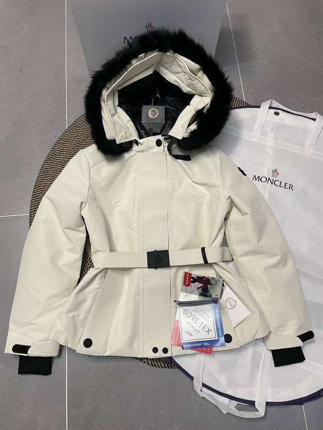Moncl Bauges Autumn/Winter Cape Hooded Fox Fur Collar DDD. This solid-color, la