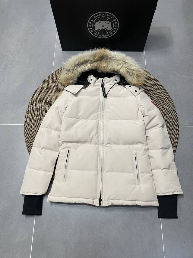 Off-white Canada Gooes 04 women's model. Arctic and Antarctic expeditions, among