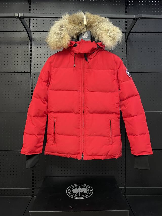 Red Canada Gooes 04 Women's Model. Arctic and Antarctic expeditions, among othe