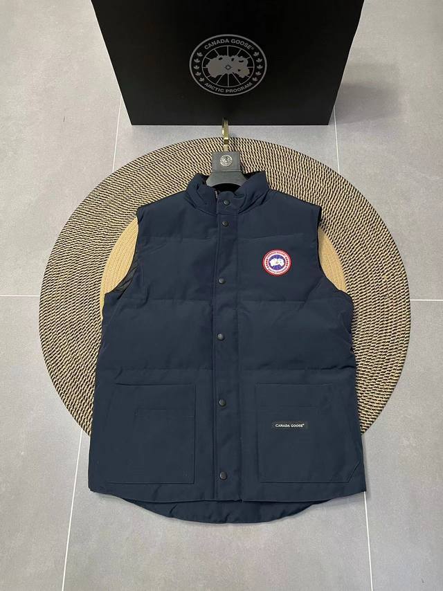 Top version navy blue Canada Goose Freestylecrew vest Customized original consis
