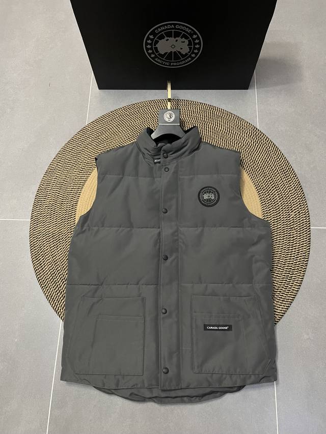 Top version graphite gray black label Canada Goose Freestylecrew vest Customized