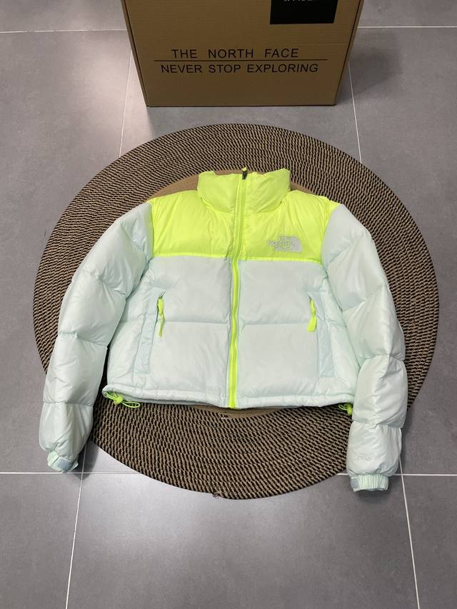 The North Face 84, the same top-quality original down jacket worn by Jenner and
