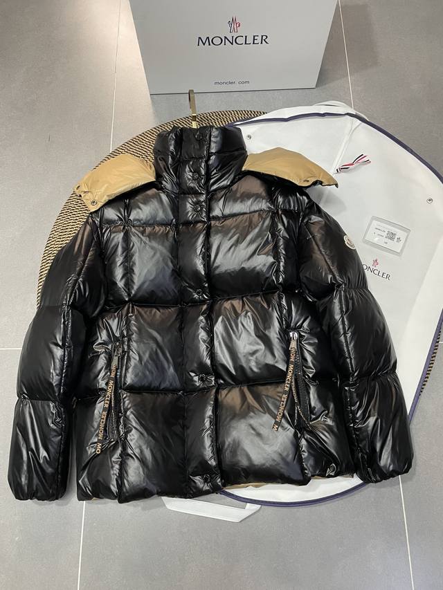 Moncler 23Ss Parana short down jacket, the same style as Victoria Song. The Para