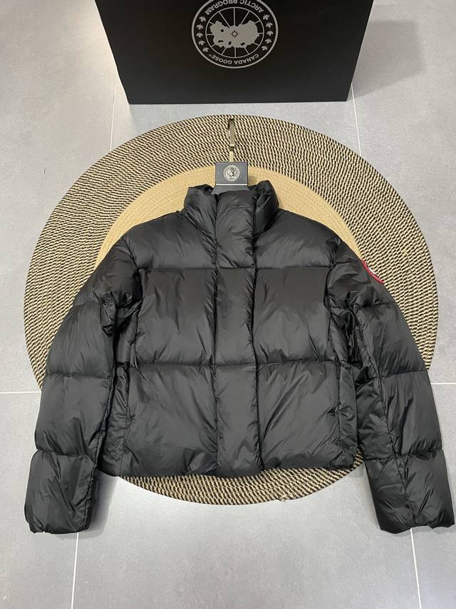 Canada Goose Women's Down Jacket DDD. This Canada Goose Fw Cypress Series women'