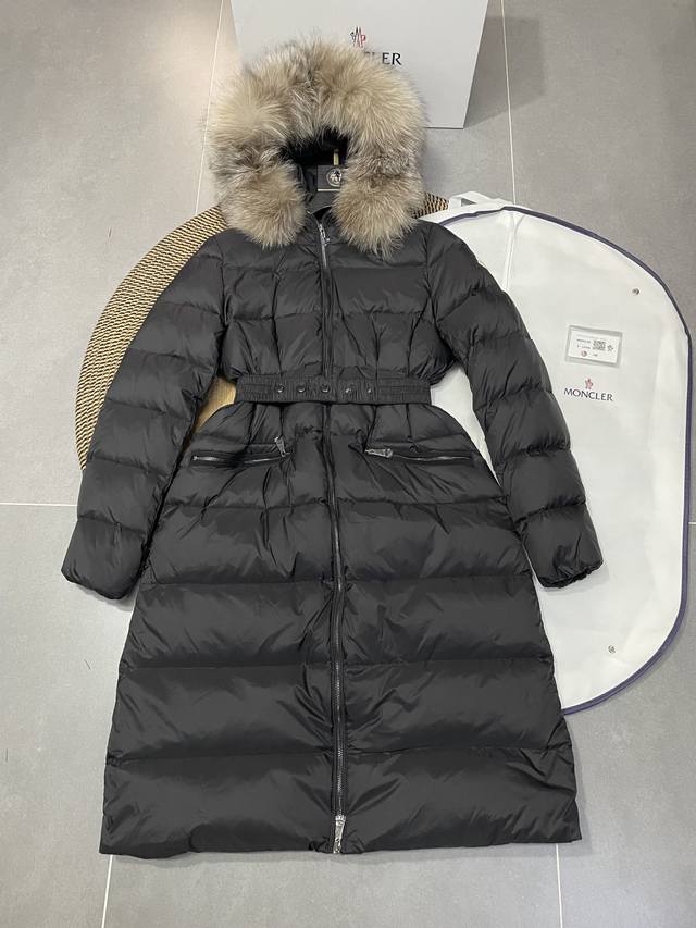 M Family's eldest daughter's down jacket, oversized fox fur collar, elastic wais